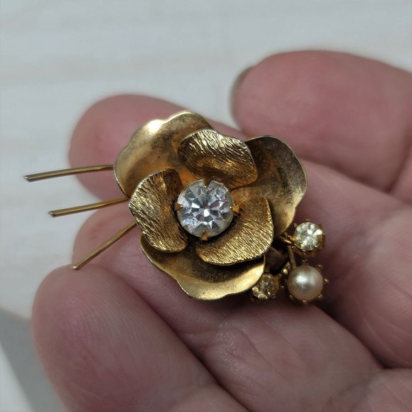 Delicate Vintage Flower Brooch Pin Rhinestone & Pearl - Picture 6 of 6